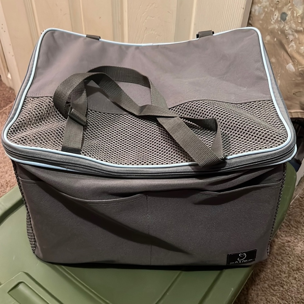 Dog car seat great condition did not use often